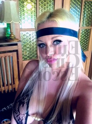 Elisca escort girl in West Bend WI & erotic massage